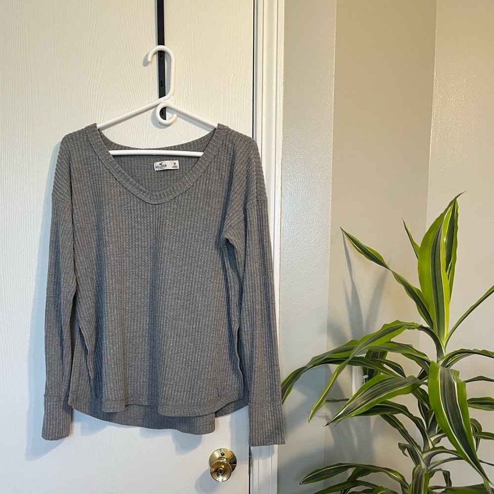 Gray Hollister sweater 💛
